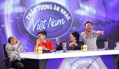 Giám khảo cười nghiêng ngả khi nghe thí sinh hát.