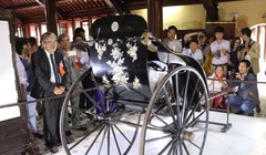 Nhiều nhà chuyên môn cho rằng thiếu các chỉ dấu hoàng gia trên xe kéo được cho là của vua Thành Thái tặng mẹ - Ảnh: Thái Lộc