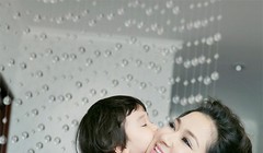 Hoa hậu Nguyễn Thị Huyền và con gái Tống Khánh Linh 