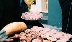 Bánh mì ở đây "ghi điểm" nhờ thịt nướng chất lượng.