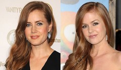 Hai cô đào Amy Adams và Isla Fisher có nụ cười và khuôn mặt giống nhau dù Amy sinh ra ở Mỹ và Isla quê ở Australia.