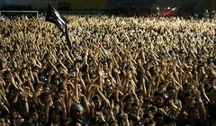 Một đêm diễn cuồng nhiệt như thế với khán giả thật bao giờ mới trở lại?