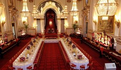 Cung điện Buckingham là nơi tổ chức các yến tiệc xa hoa đón tiếp nguyên thủ quốc gia các nước