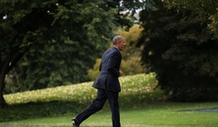 Ông Obama chạy về nhà lấy điện thoại trước khi lên đường đến Chicago