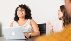 Cố vấn tài chính tạo ra trung bình 118.000 USD/ năm. Ảnh: Flickr / WOCinTech Chat