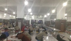 Công nhân kiệt sức sau giờ làm việc. Nguồn: China Labour Watch