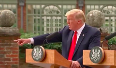 Tổng thống Trump tại buổi họp với chung với Thủ tướng Anh Theresa May. Nguồn ảnh: www.thewrap.com