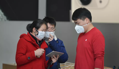 Virus Corona đang khiến giới công nghệ chao đảo. Ảnh: The Verge