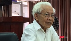 GS. Hồ Ngọc Đại chủ biên cuốn sách Tiếng Việt lớp 1 Công nghệ Giáo dục (Ảnh: Phạm Duy)