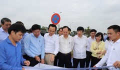 Lãnh đạo Tập đoàn FLC và lãnh đạo tỉnh Thanh Hóa thăm và khảo sát thực địa vị trí lập dự án tại huyện Thọ Xuân (Nguồn: thanhoa.gov.vn)