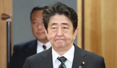 Chỉnh phủ của ông Shinzo Abe đối mặt với nhiều chỉ trích từ dư luận (Ảnh: Nikkei Asian Reivew)