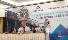 Ông Trần Đình Long - Chủ tịch HĐQT Tập đoàn Hòa Phát (thứ 3 từ trái sang) - làm chủ tọa cuộc họp ĐHĐCĐ thường niên 2019 (Ảnh: P.D)