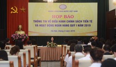 Phó Thống đốc NHNN Nguyễn Thị Hồng chủ trì họp báo (Ảnh: NHNN)