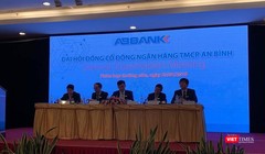 Ban Chủ tọa phiên họp ĐHĐCĐ thường niên năm 2019 của ABBank (Ảnh: VT)