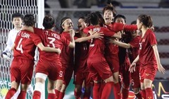 Tuyển bóng đá nữ Việt Nam mừng HCV SEA Games 30 (Ảnh: Internet)