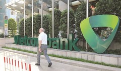 Lợi nhuận nhiều ngân hàng trong năm nay có nguy cơ chững lãi, thậm chí sụt giảm mạnh. Ảnh: THÀNH HOA