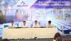 Chủ tịch Tập đoàn Hòa Phát - ông Trần Đình Long - làm chủ tọa tại cuộc họp ĐHĐCĐ thường niên năm 2020 (Nguồn: HPG)
