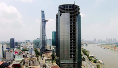 Dự án Saigon One Tower (phải) dang dở trên đất vàng quận 1, Tp. HCM 
