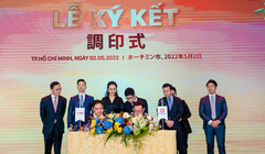 Bà Trương Huệ Vân - Tổng Giám đốc Tập đoàn Vạn Thịnh Phát và các đại diện chứng kiến lễ ký kết hợp tác chiến lược giữa Sunny World và Daiwa House (Nhật Bản)