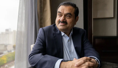 Tỷ phú giàu nhất Châu Á Gautam Adani đặt cược vào năng lượng xanh (Ảnh: The New York Times)