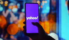 Logo Yahoo được đặt bên ngoài văn phòng của công ty ở Santa Clara, California (Ảnh: AP Photo)