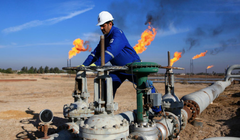 Cuộc chiến ở Ukraine đẩy giá năng lượng và nhiều mặt hàng khác lên cao (Ảnh: AP)