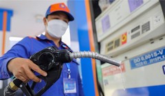 Giá xăng RON 95 tiến sát 21.500 đồng/lít