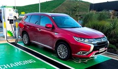 Tranh cãi "nảy lửa" về xe PHEV có nên thường xuyên sạc điện?