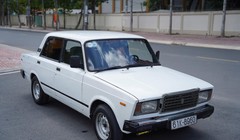 Ô tô Nga cũ bán giá rẻ hơn xe máy: Lada, UAZ chưa đến 50 triệu đồng