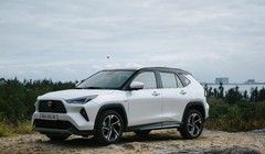 Triệu hồi gần 1.500 xe Toyota Yaris Cross HEV tại Việt Nam, nguy cơ bung kính nóc