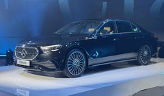 Mercedes-Benz E-Class mới ra mắt khách Việt: Giá đắt, nội thất còn hạn chế