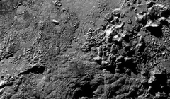 Bề mặt Sao Diêm Vương xuất hiện những ngọn núi lửa băng