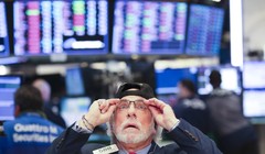 Thị trường chứng khoán Mỹ sụt giảm nghiêm trọng  trong khi Tổng thống Donald Trump và Cục Dự trữ liên bang đổ vấy trách nhiệm cho nhau.