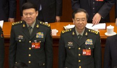 Trương Dương (trái) và Phòng Phong Huy cùng bị xử lý khai trừ đảng tịch, tước quân tịch bãi bỏ lon Thượng tướng.