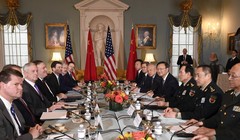 Cuộc đối thoại đề cập đến các vấn đề Triều Tiên, hạt nhân của Iran, Đài Loan, Biển Đông, nhân quyền của người Duy Ngô Nhĩ Tân Cương, quan hệ mậu dịch Mỹ - Trung và việc chuẩn bị cho cuộc gặp gỡ giữa hai lãnh đạo Donald Trump – Tập Cận Bình bên lề Hội nghị