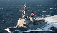 Khu trục hạm mang tên lửa đạn đạo USS McCampbell.
