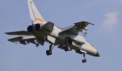 Một chiếc Phi Báo JH-7A của Hải quân Trung Quốc. 