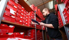 173 công ty sản xuất giày dép Mỹ cảnh báo ông Trump: tăng thuế sẽ là đòn đánh có tính hủy diệt đối với người tiêu dùng, các công ty và toàn bộ nền kinh tế Mỹ.