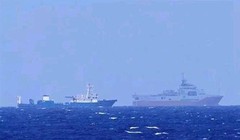 Tàu "Địa chất biển - 8" của Trung Quốc (trước) cùng tàu hộ tống hoạt động thăm dò trái phép trong vùng biển thuộc vùng đặc quyền kinh tế của Việt Nam 