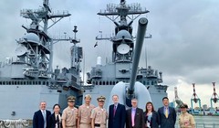 Ông Brent Christensen, Giám đốc Hiệp hội Mỹ ở Đài Loan công khai thăm tàu chiến Đài Loan được coi là cố ý cho Trung Quốc Đại Lục thấy mối quan hệ quân sự gắn bó Mỹ - Đài