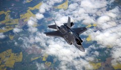 Việc Bộ Ngoại giao Mỹ phê chuẩn bán 32 máy bay chiến đấu tàng hình F-35A cho Ba Lan được cho là sự thách thức đối với Nga. Ảnh: Đa Chiều