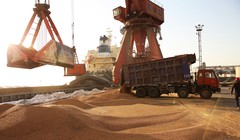 Việc Trung Quốc cam kết mua khoảng 50 tỷ USD sản phẩm nông nghiệp được cho là thắng lợi lớn của ông Trump trong thỏa thuận đạt được.