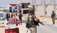 Ngày 15/10, quân đội Nga đã tiến vào chiếm giữ các thành phố ở Bắc Syria sau khi quân Mỹ rút. Ảnh: quân cảnh Nga ở Manbij.