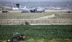 Trước dự luật quốc phòng  của Quốc hội Mỹ kêu gọi trừng phạt Thổ Nhĩ Kỳ. Ankara sẽ trả đũa bằng cách đóng cửa các căn cứ của Mỹ. Ảnh: Căn cứ không quân Incirlik ở miền Nam Thổ Nhĩ Kỳ đang được Mỹ sử dụng.