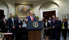 Ông Trump phát biểu về vụ tấn công tên lửa của Iran vào các căn cứ Mỹ ở Iraq, cho rằng không có binh sĩ nào thương vong và thiệt hại rất nhỏ. (Ảnh: AP).