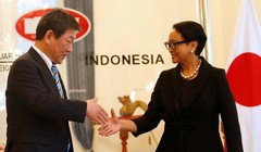 Ngoại trưởng Indonesia Retno Marsudi gặp Ngoại trưởng Nhật Toshimitsu Motegi hôm 10/1 (Ảnh: Reuters)