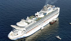 Du thuyền Diamond Princess hiện đã trở thành trại cách ly trên biển với khoảng 3.700 người trên tàu (Ảnh: AP)