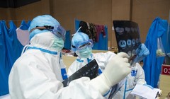 Trung Quốc tăng cường các biện pháp giám sát, quản lý đề phòng bệnh nhân xuất viện tái dương tính với nCoV (Ảnh: Đa Chiều).