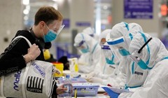 Trung Quốc chuyển trọng tâm phòng dịch sang siết chặt kiểm dịch đối với người từ nước ngoài nhập cảnh (Ảnh: Đông Phương).