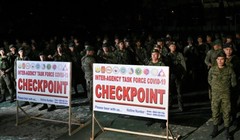 Hàng ngàn binh sĩ được triển khai vào thực hiện giới nghiêm Manila (Ảnh: Getty).